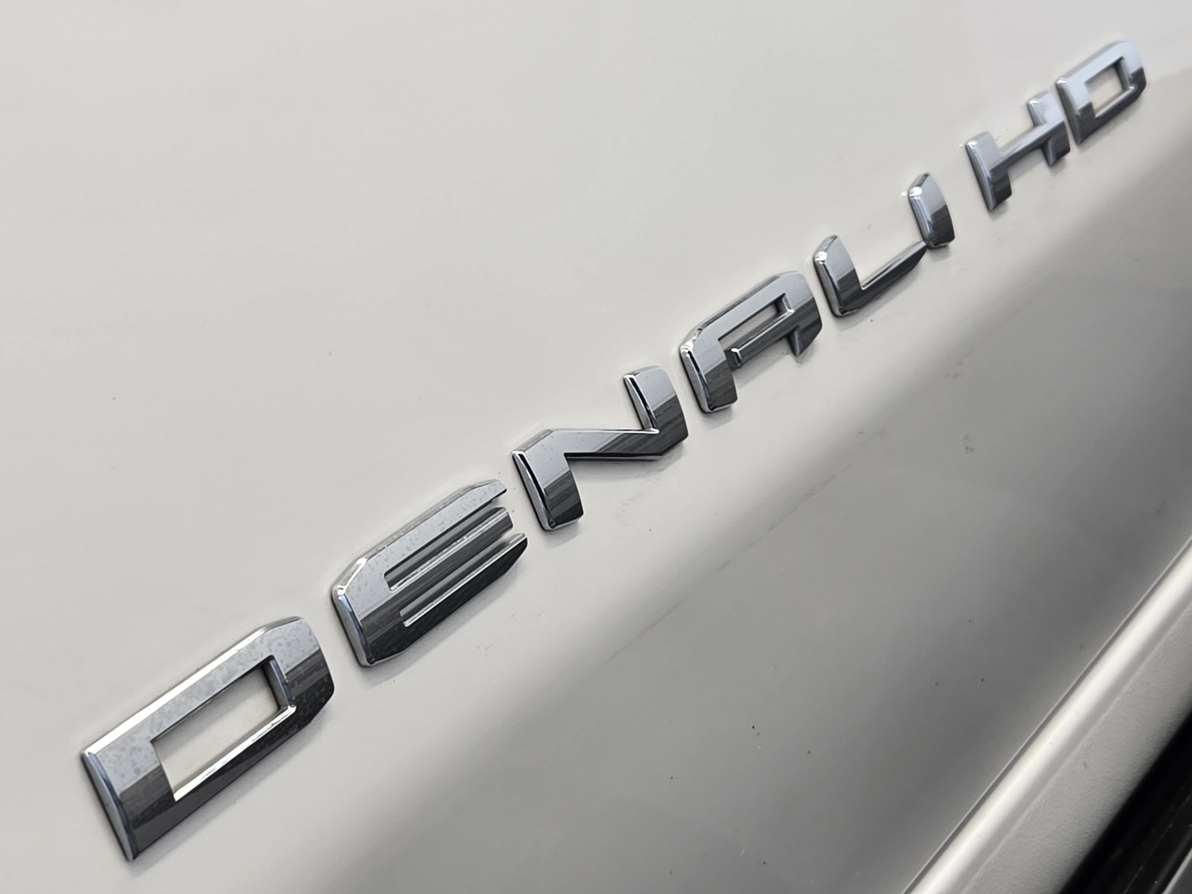 Used 2024 GMC Sierra 3500 Denali w/ Denali Reserve Package AWD/4WD image 13