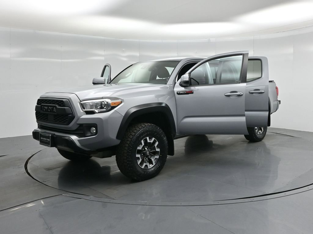 Used 2018 Toyota Tacoma TRD Off-Road image 25