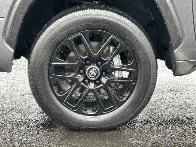 Used 2025 Toyota Tundra Limited AWD/4WD image 22