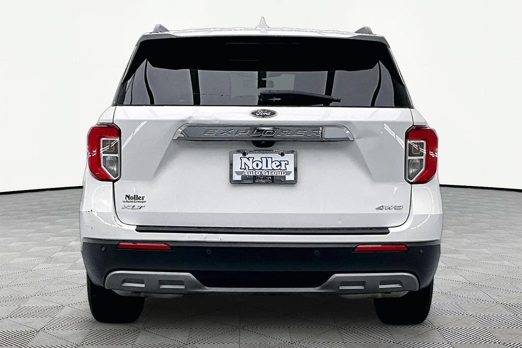 Certified 2022 Ford Explorer XLT w/ Equipment Group 202A AWD/4WD image 4
