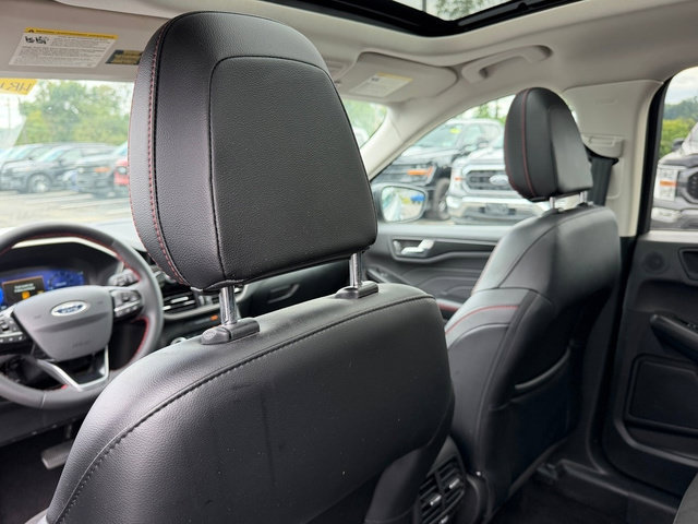 Certified 2022 Ford Escape SEL w/ SEL Stealth AWD Package image 18