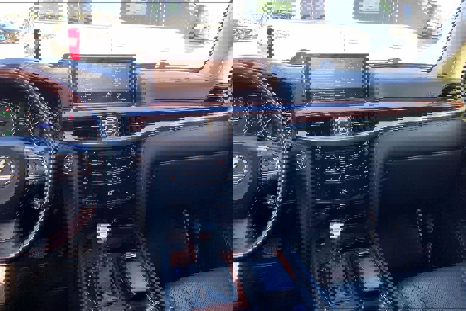 Used 2017 Lexus LX 570 4WD w/ Luxury Package image 9