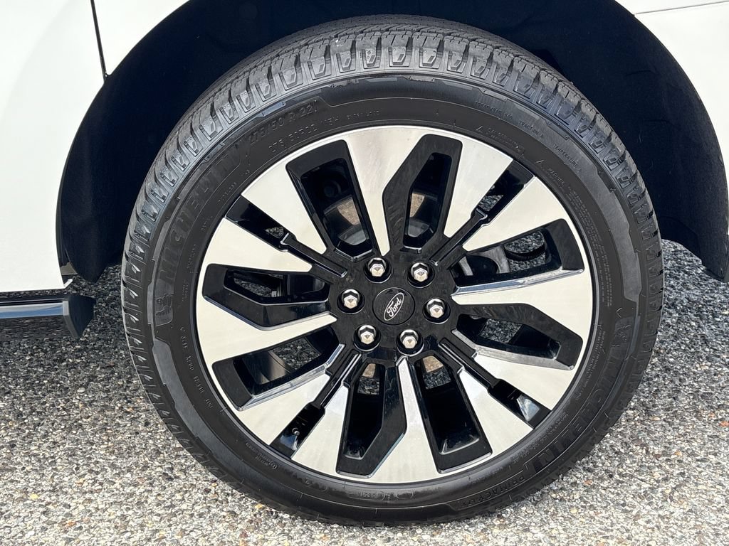 Certified 2025 Ford Expedition Max Platinum w/ Driver's Package AWD/4WD image 28
