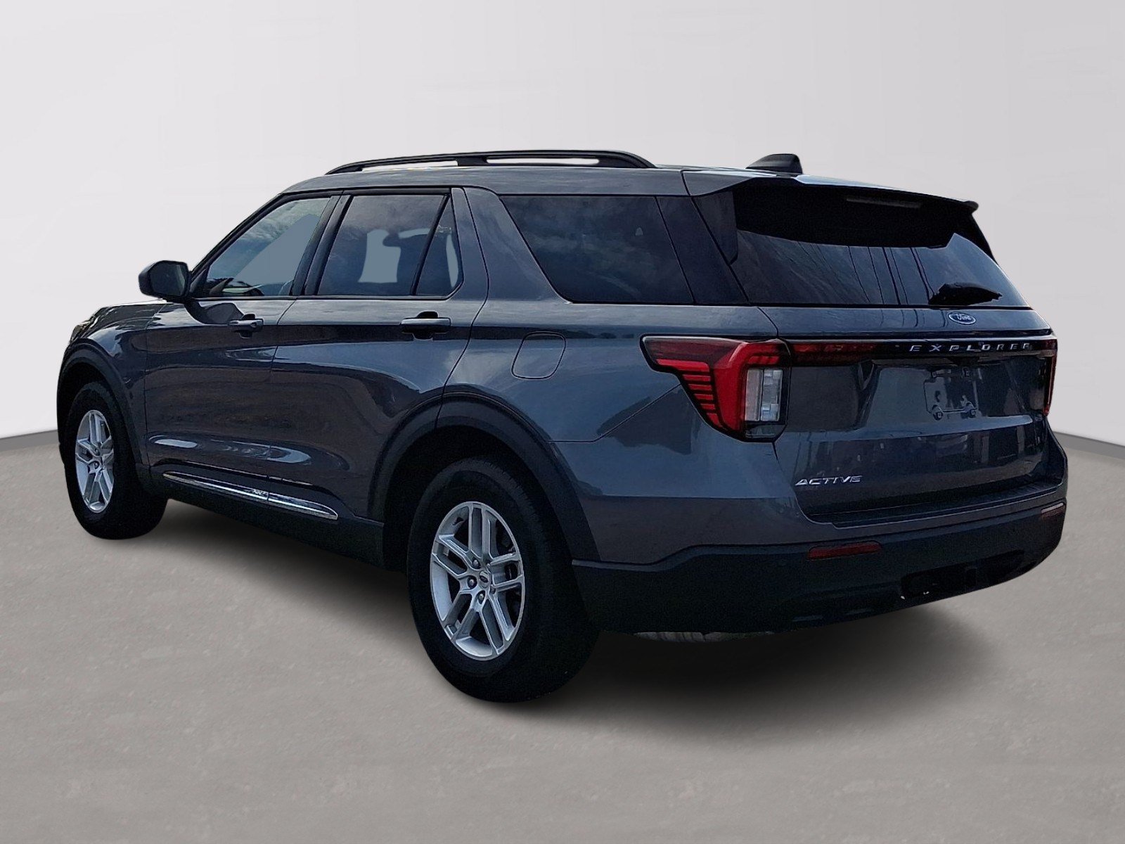 Certified 2025 Ford Explorer Active RWD image 4