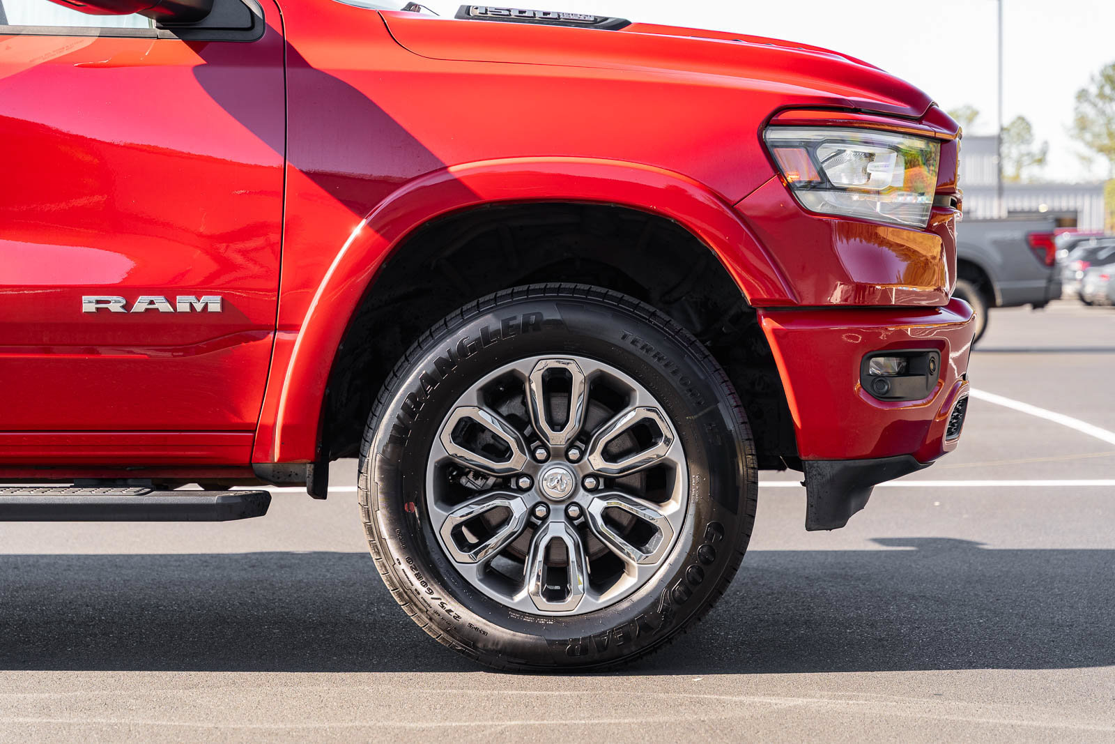 Used 2020 RAM 1500 Laramie w/ Sport Appearance Package AWD/4WD image 9