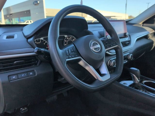 Used 2024 Nissan Altima 2.5 SV image 11