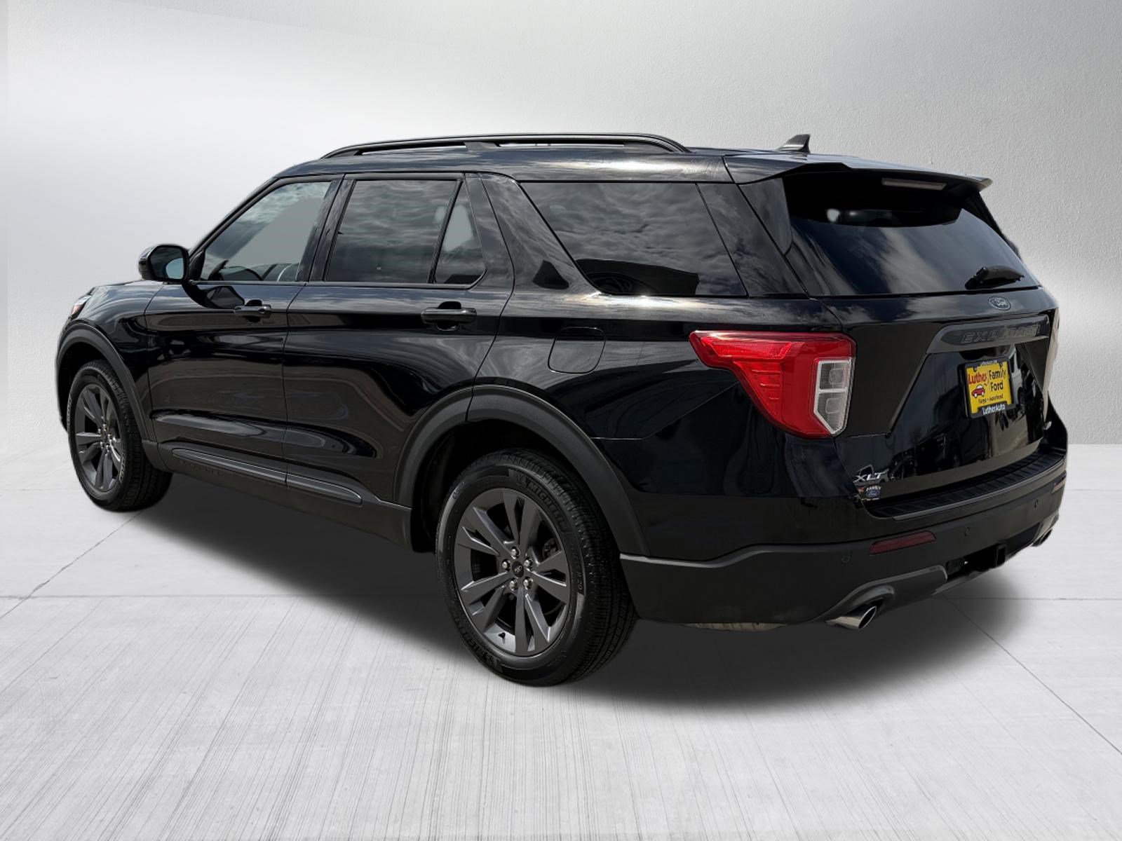 Certified 2023 Ford Explorer XLT w/ Equipment Group 202A AWD/4WD image 3