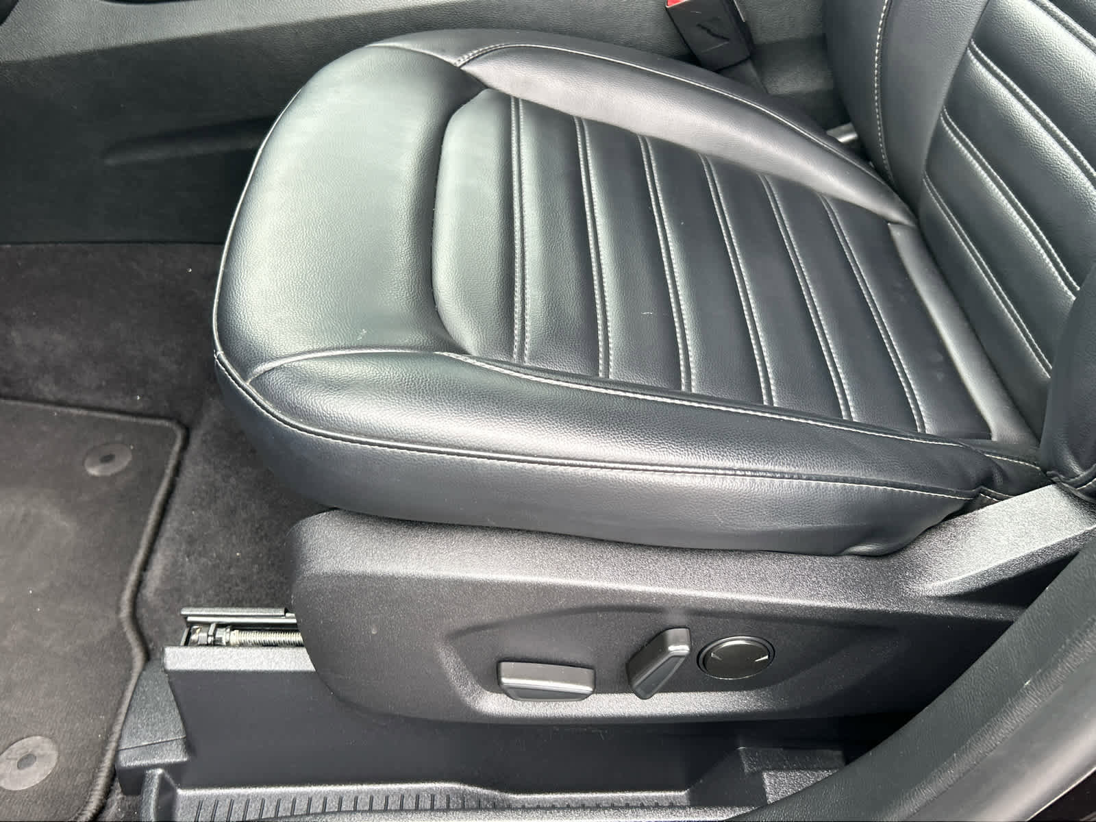 Certified 2024 Ford Edge SEL image 30