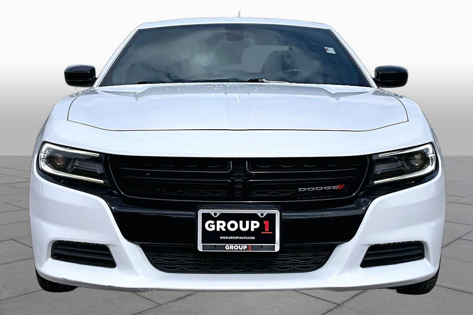 Used 2020 Dodge Charger SXT w/ Blacktop Package RWD image 4