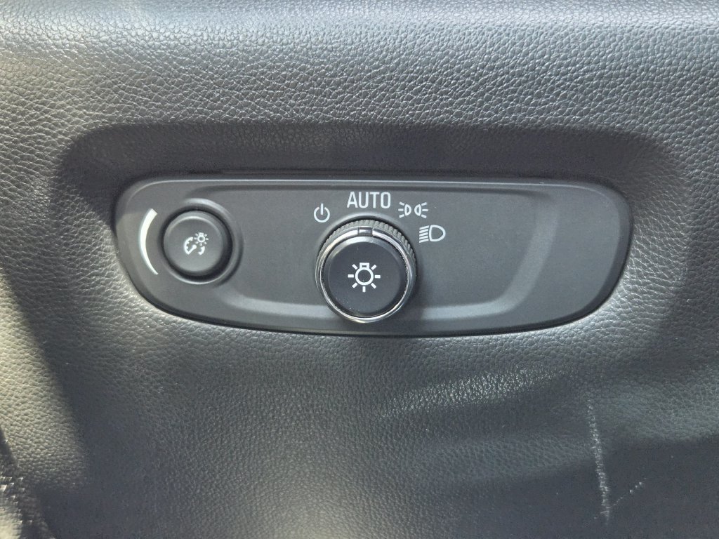 Used 2022 Chevrolet Traverse LT FWD image 21