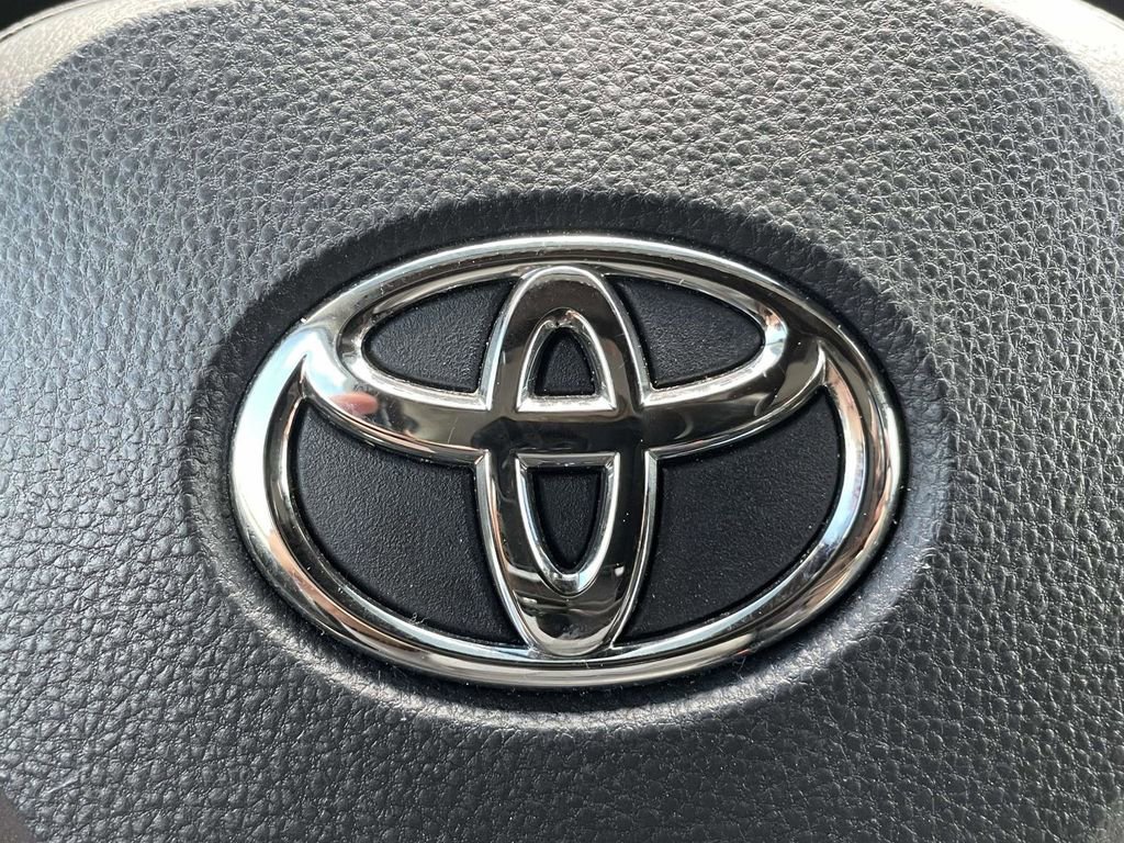 Used 2022 Toyota RAV4 LE image 28