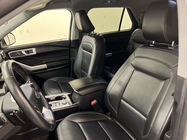 Certified 2021 Ford Explorer XLT w/ Equipment Group 202A image 9