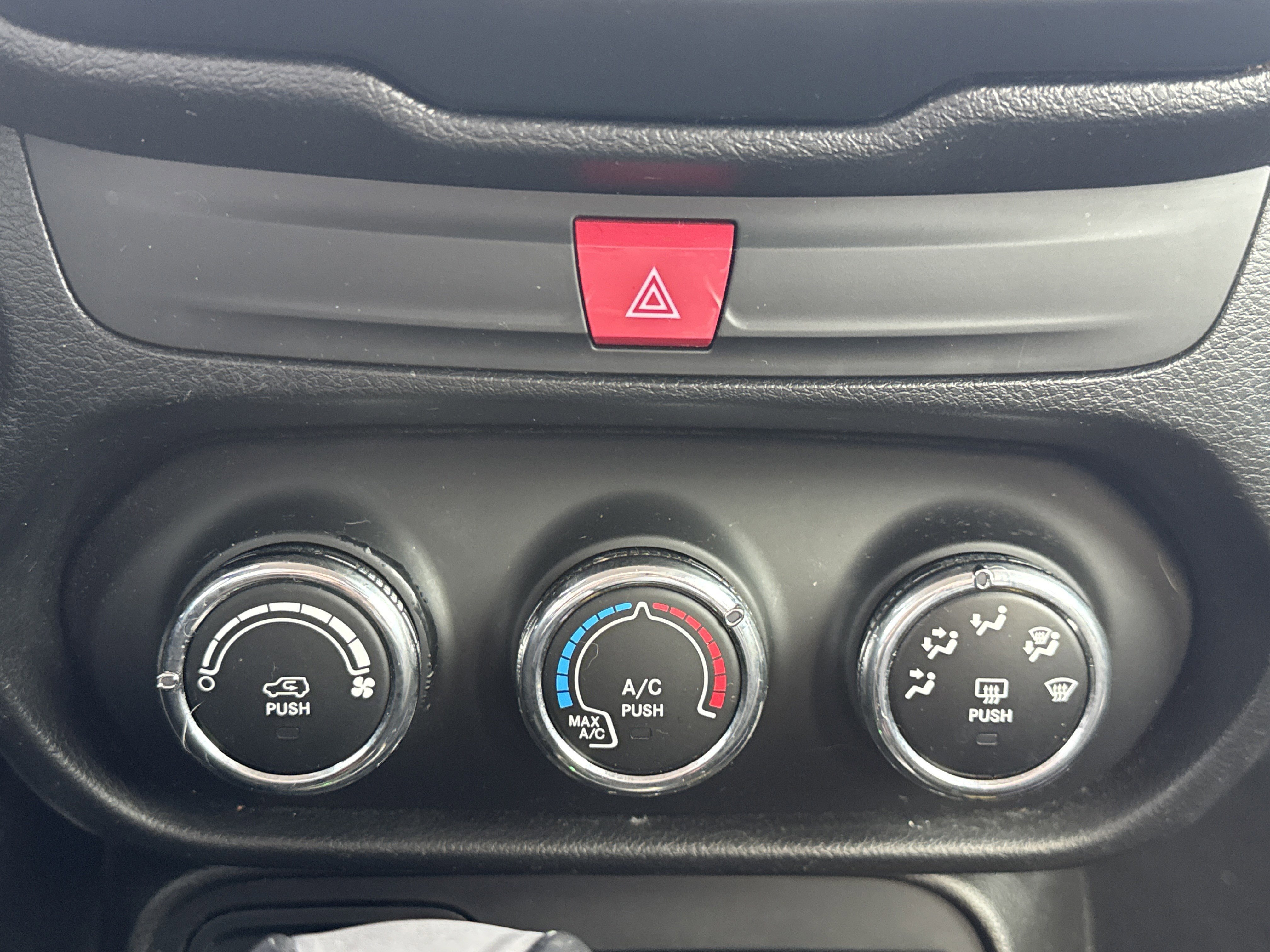 Used 2017 Jeep Renegade Latitude image 21