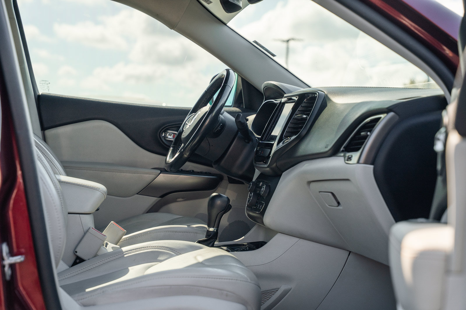 Used 2020 Jeep Cherokee Limited FWD image 14