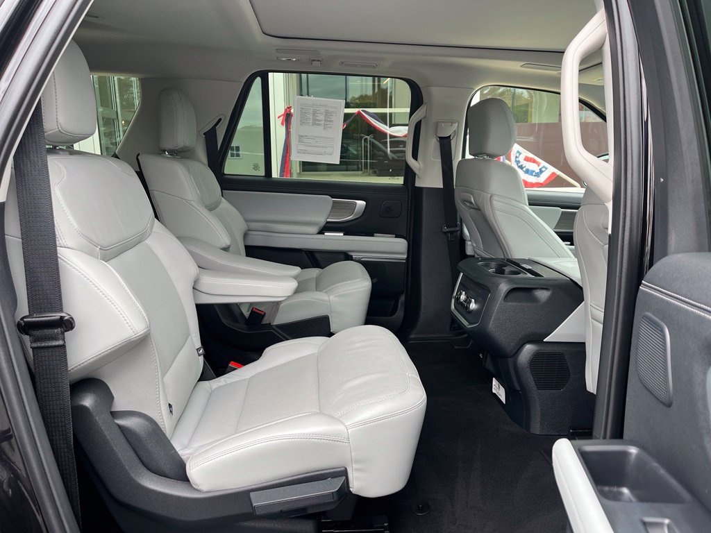 Certified 2025 Ford Expedition Max Platinum w/ Driver's Package AWD/4WD image 20