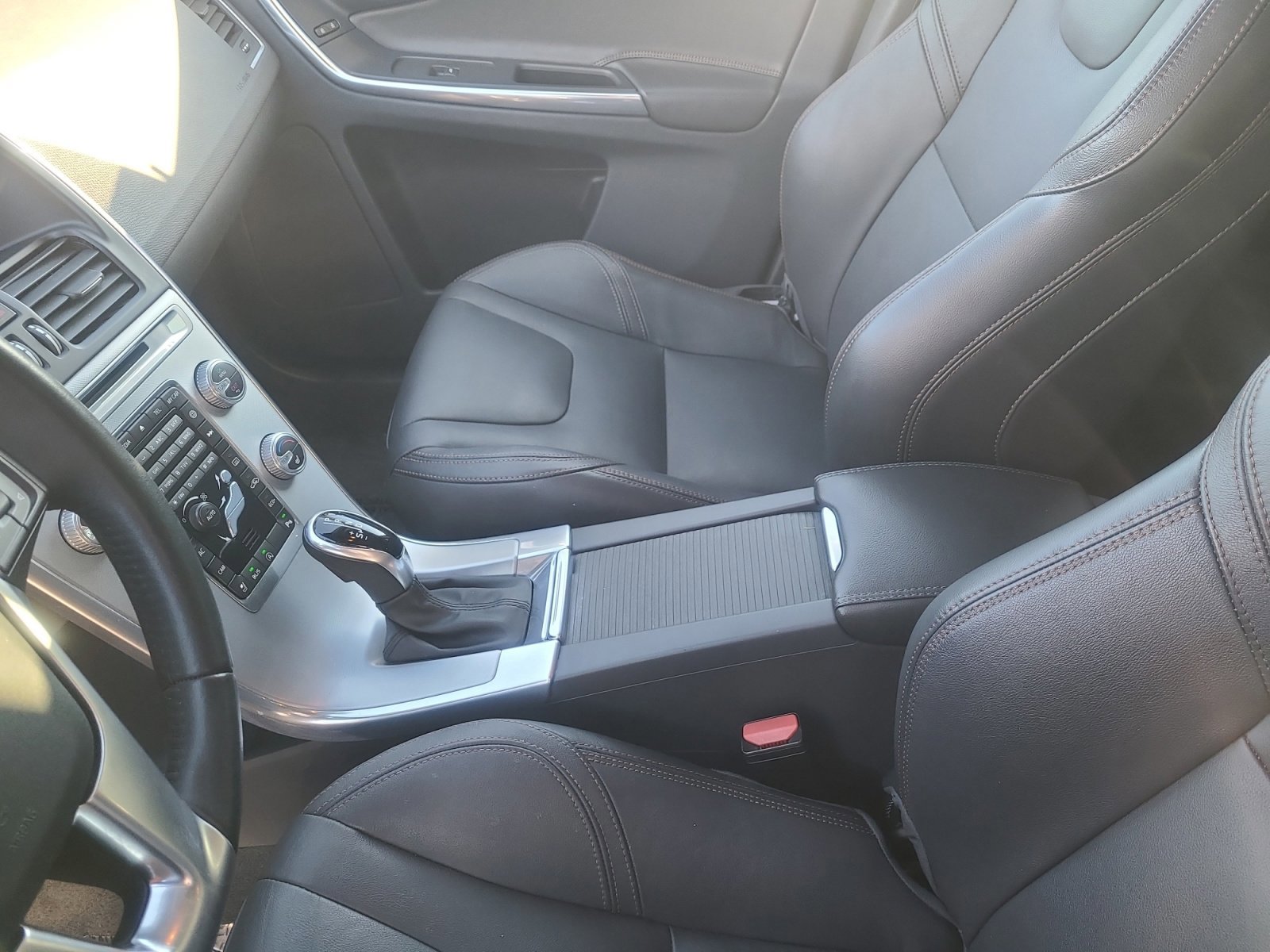 Used 2017 Volvo XC60 T5 Dynamic w/ Preferred Option Package image 15