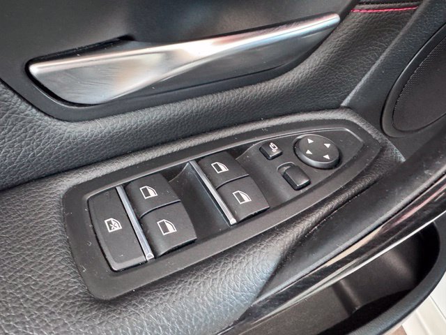 Used 2018 BMW 330i Sedan w/ Premium Package RWD image 10