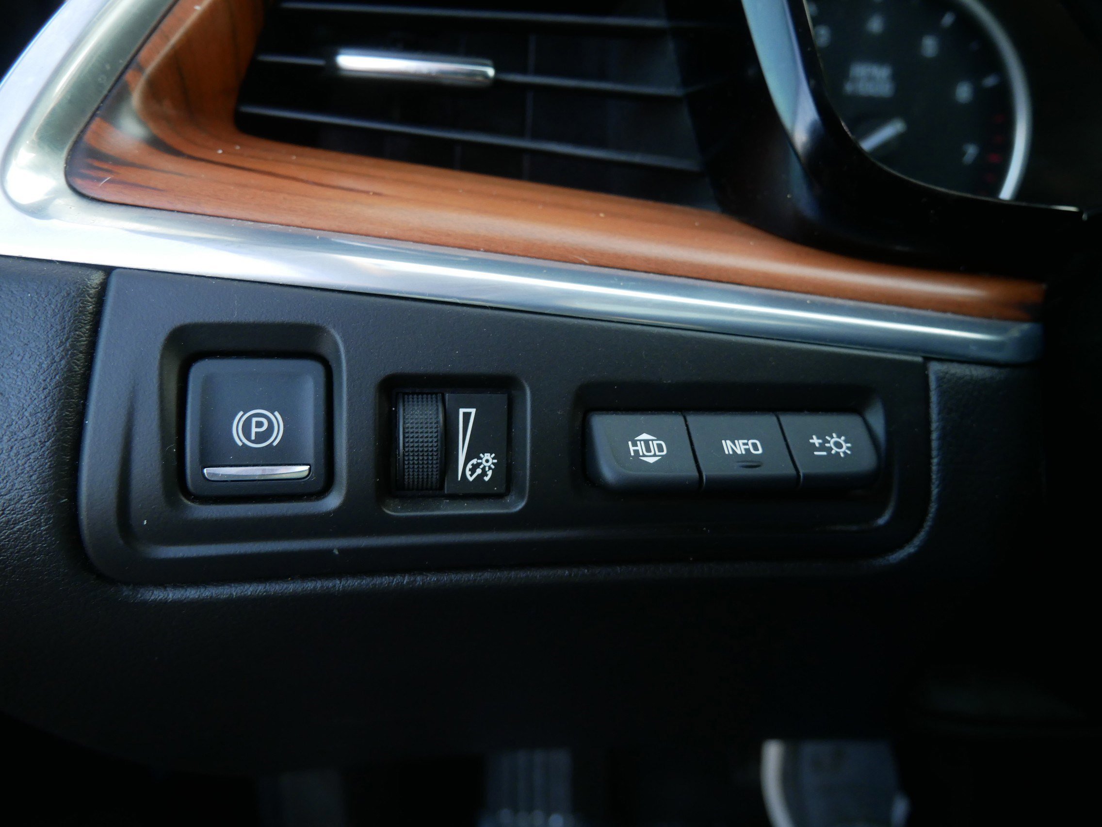 Used 2017 Cadillac XT5 Platinum image 26