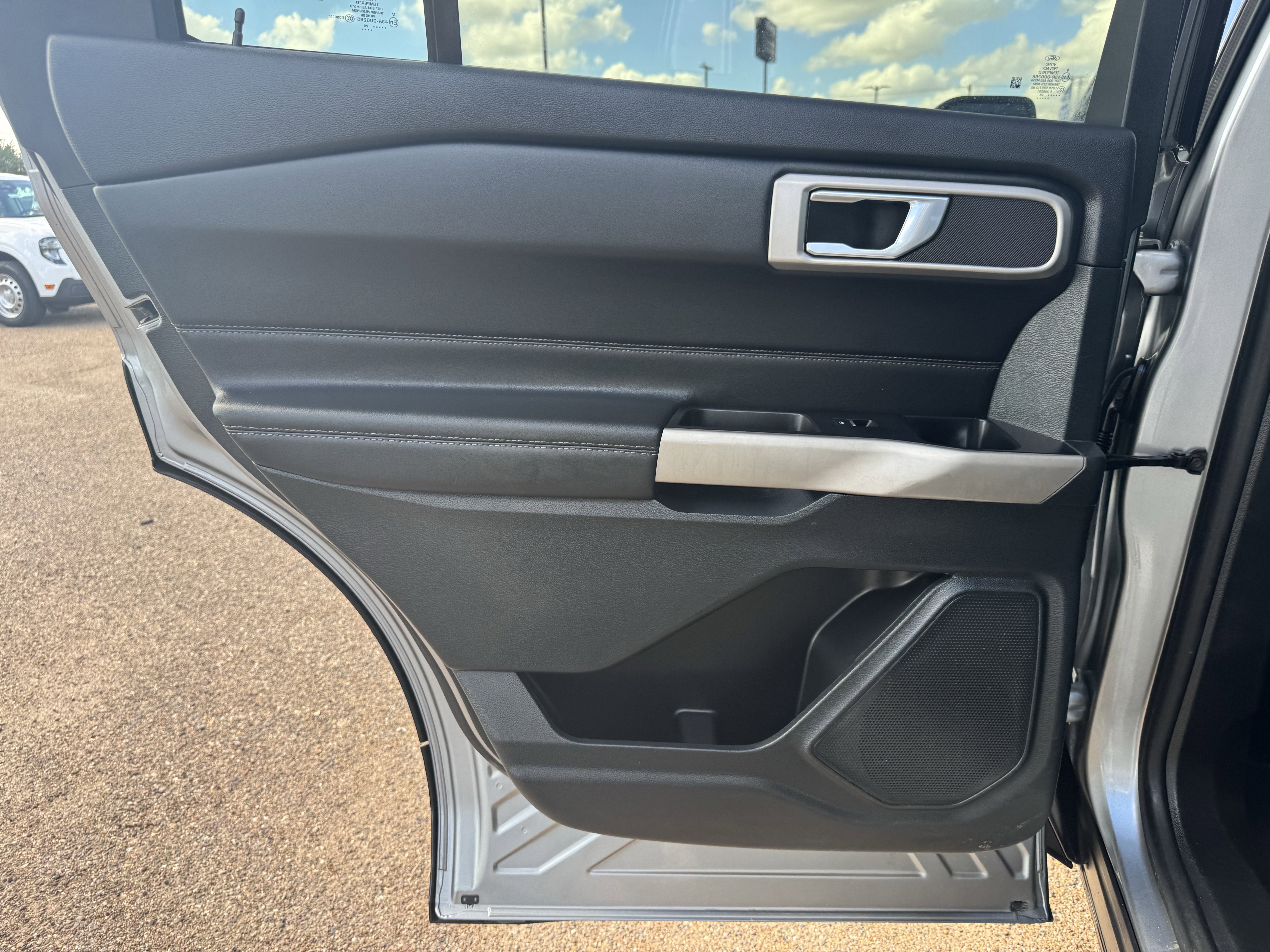 Certified 2024 Ford Explorer XLT RWD image 22