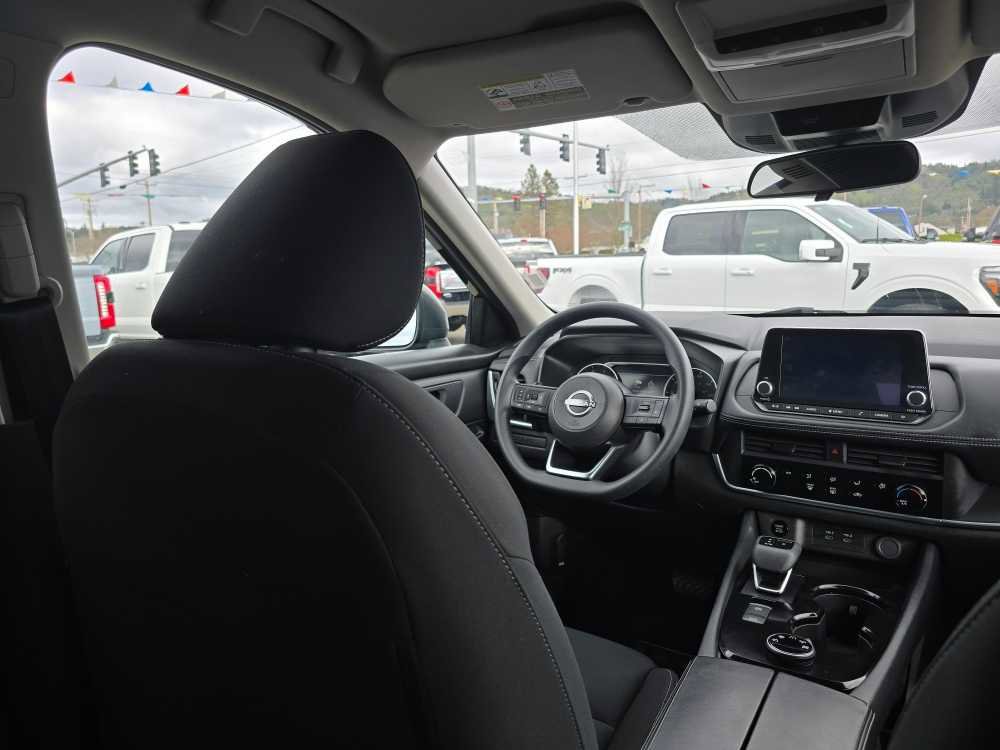 Used 2024 Nissan Rogue S image 10