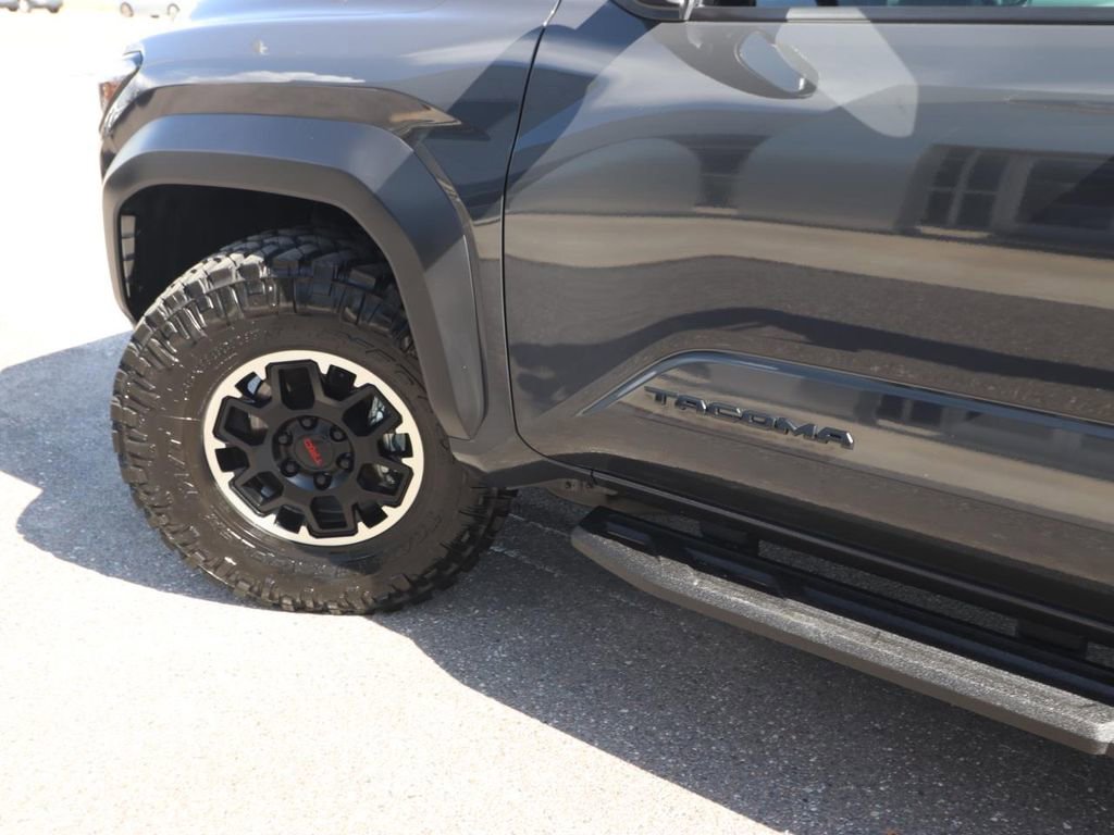 Used 2026 Toyota Tacoma TRD Off-Road w/ TRD Off Road Upgrade Package AWD/4WD image 3
