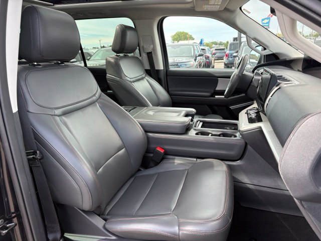 Certified 2025 Ford Expedition Active AWD/4WD image 5