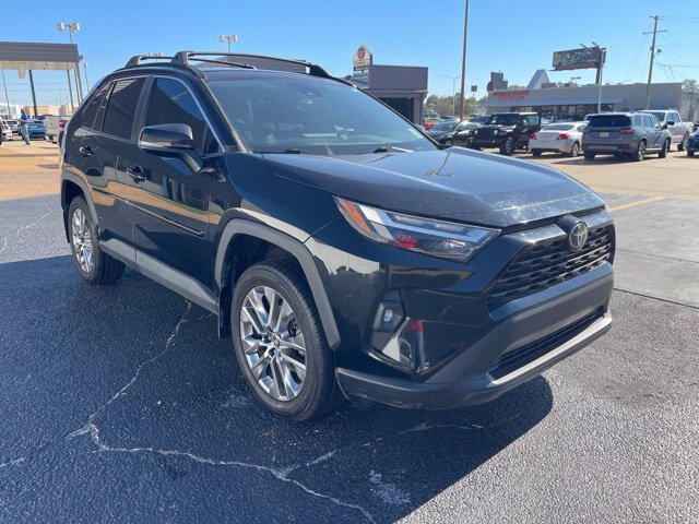 Used 2022 Toyota RAV4 XLE Premium FWD image 11