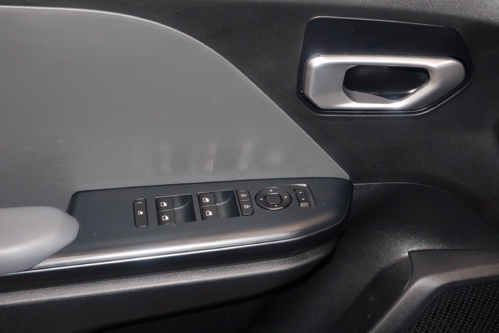 Used 2025 Kia K4 FWD image 22