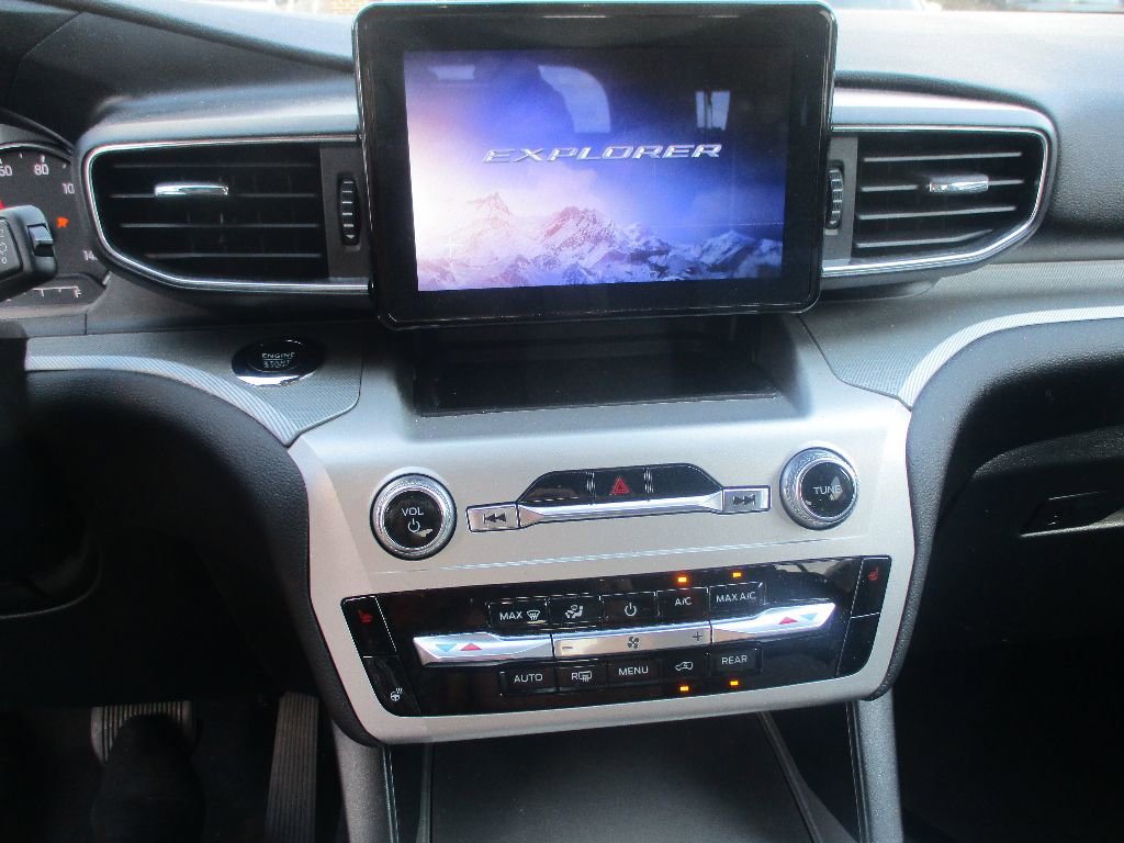 Certified 2022 Ford Explorer XLT w/ Equipment Group 202A image 6