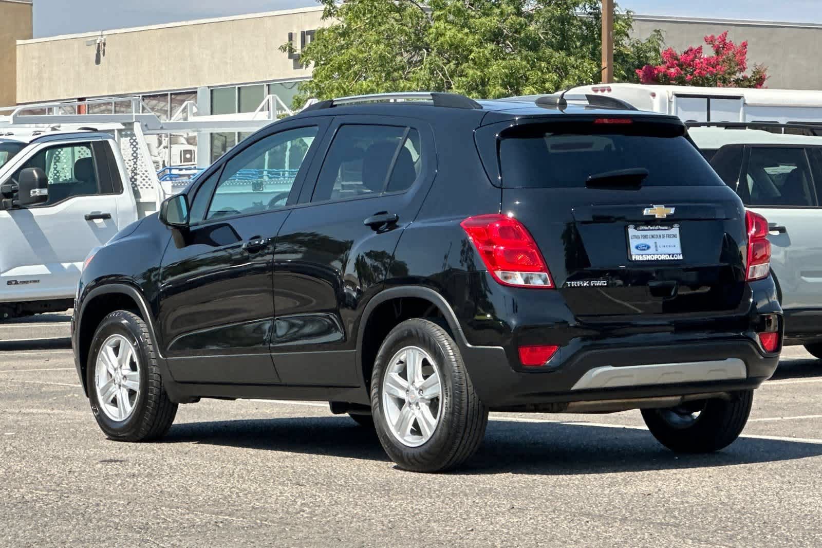 Used 2022 Chevrolet Trax LT w/ LT Convenience Package AWD/4WD image 6