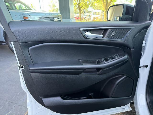 Certified 2023 Ford Edge SE w/ Black Appearance Package AWD/4WD image 16