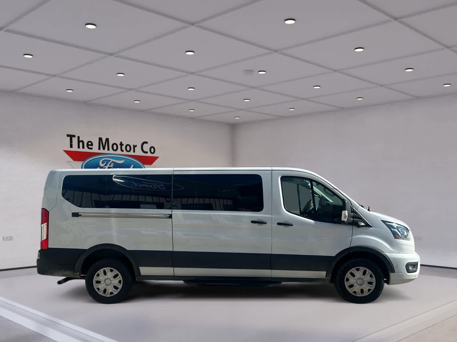 Certified 2023 Ford Transit 350 XLT RWD image 4