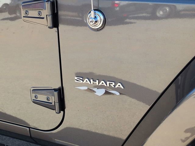 Used 2018 Jeep Wrangler Unlimited Sahara w/ Connectivity Group image 13