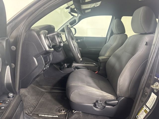 Used 2017 Toyota Tacoma TRD Sport AWD/4WD image 12