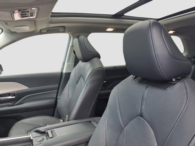 Used 2024 Toyota Grand Highlander FWD image 17