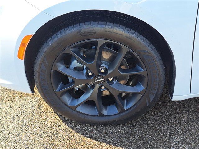 Used 2021 Chrysler Pacifica Touring-L w/ Uconnect Theater Family Group image 9