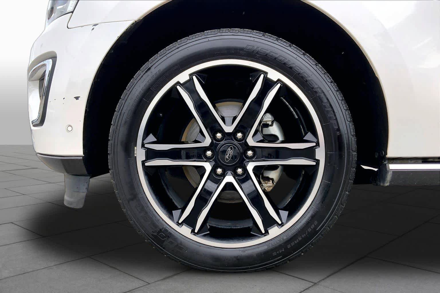 Certified 2019 Ford Expedition Limited w/ Texas Edition Package RWD image 11