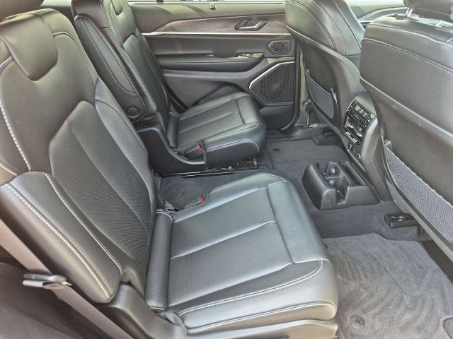 Used 2024 Jeep Grand Cherokee L Limited w/ Luxury Tech Group II AWD/4WD image 30