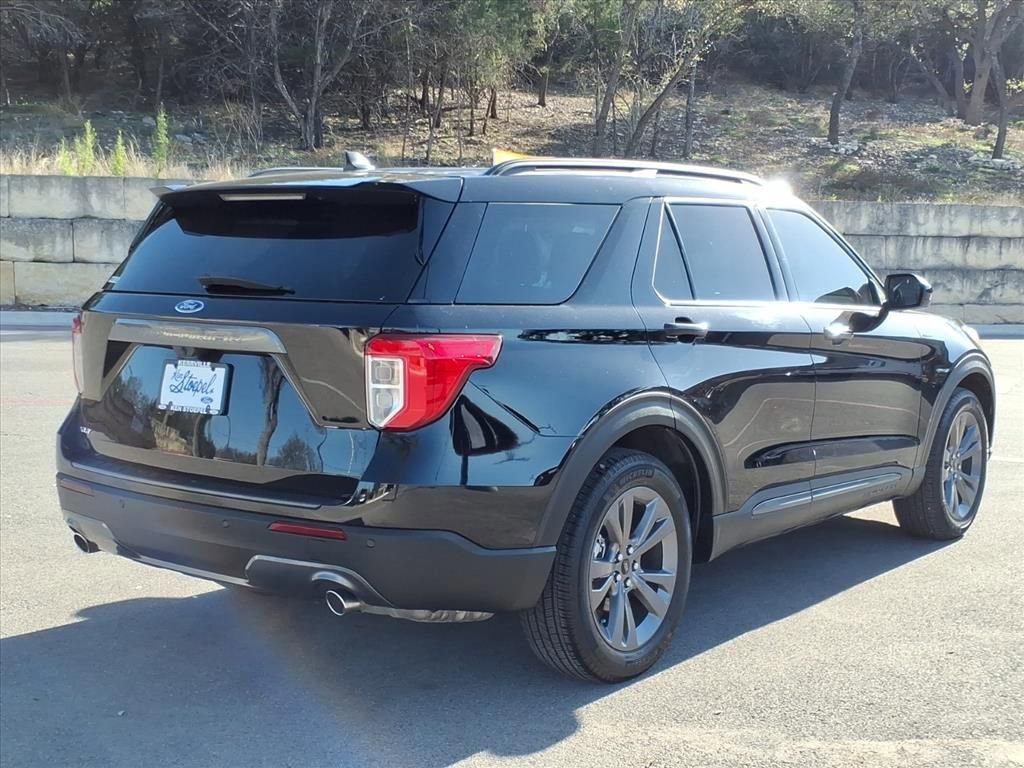 Certified 2024 Ford Explorer XLT w/ Equipment Group 202A image 3