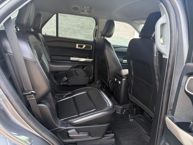 Certified 2022 Ford Explorer XLT w/ Equipment Group 202A AWD/4WD image 7