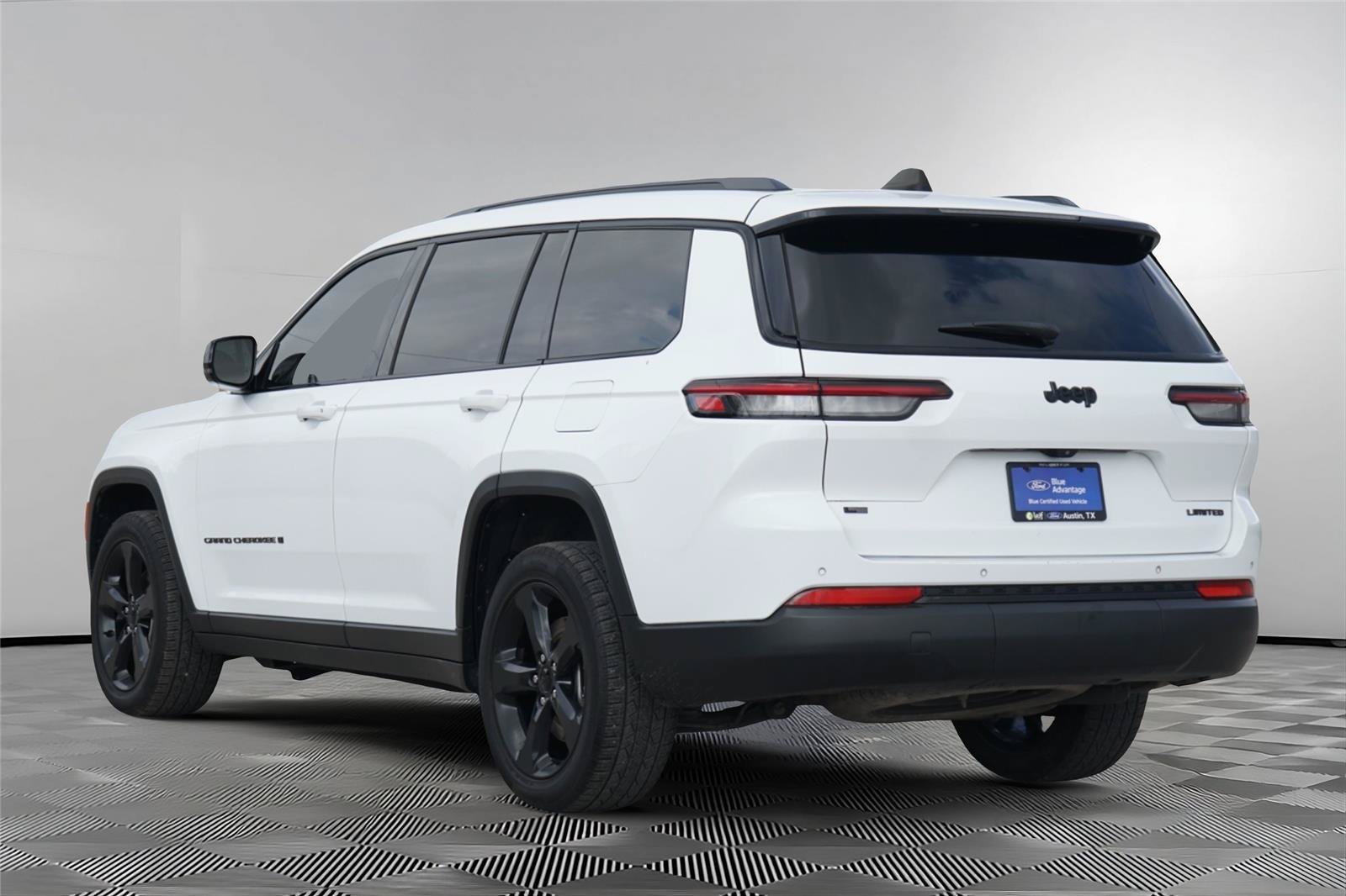Used 2023 Jeep Grand Cherokee L Limited w/ Black Appearance Package RWD image 6