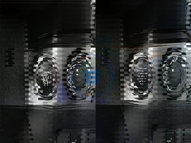 Used 2021 Toyota Tacoma Limited image 23