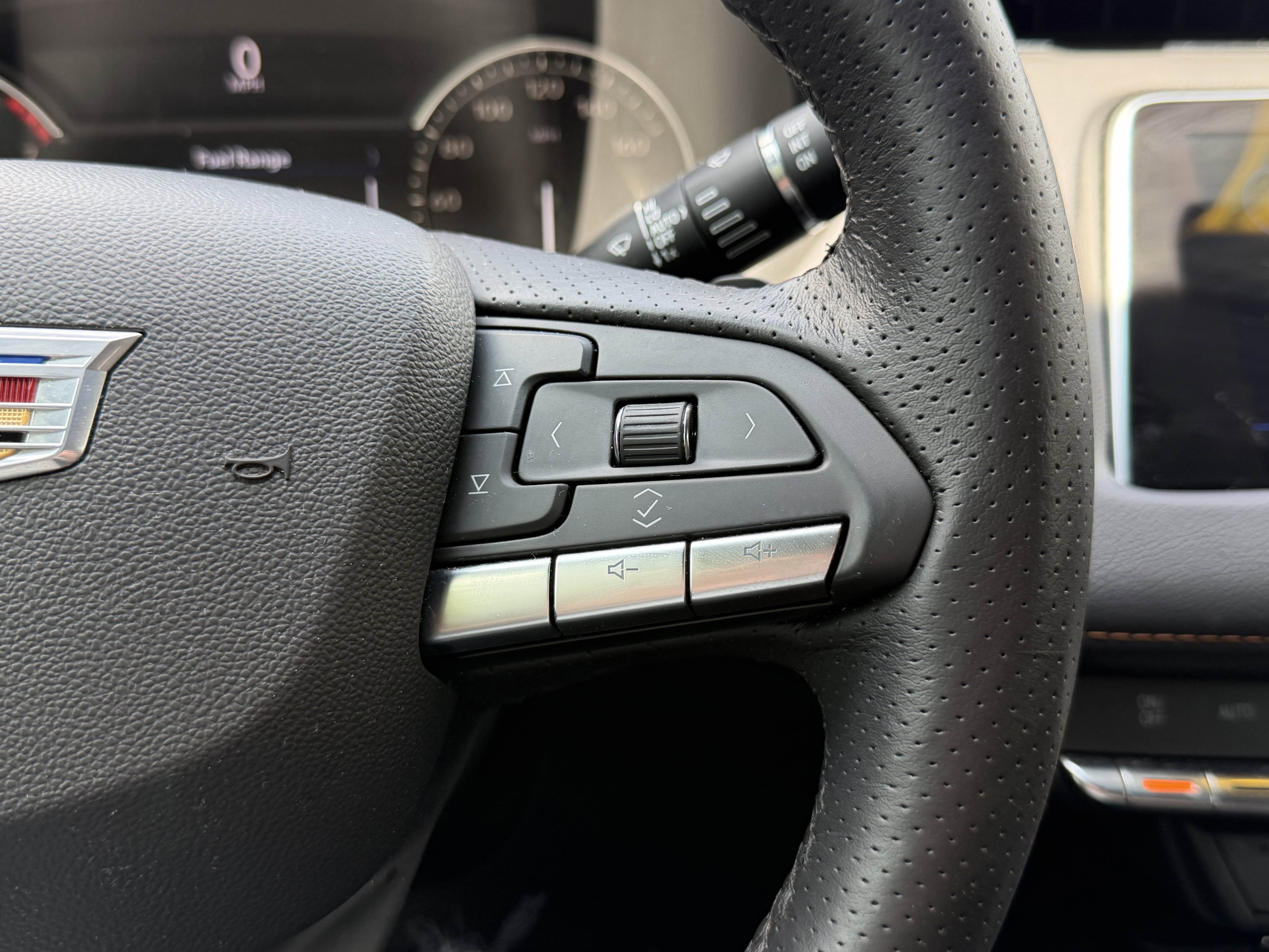 Used 2022 Cadillac XT4 Sport w/ Enhanced Visibility Package FWD image 18