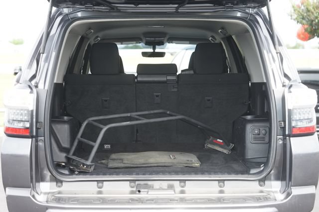 Used 2018 Toyota 4Runner TRD Off-Road AWD/4WD image 31