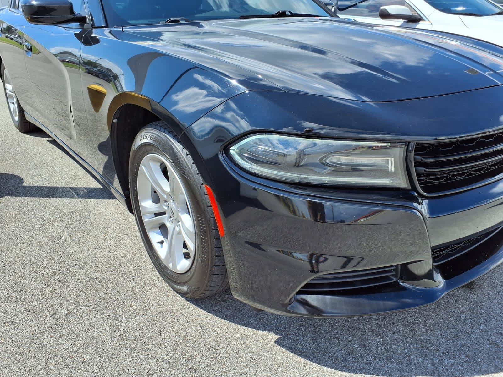 Used 2019 Dodge Charger SXT w/ Leather Interior Group RWD image 22