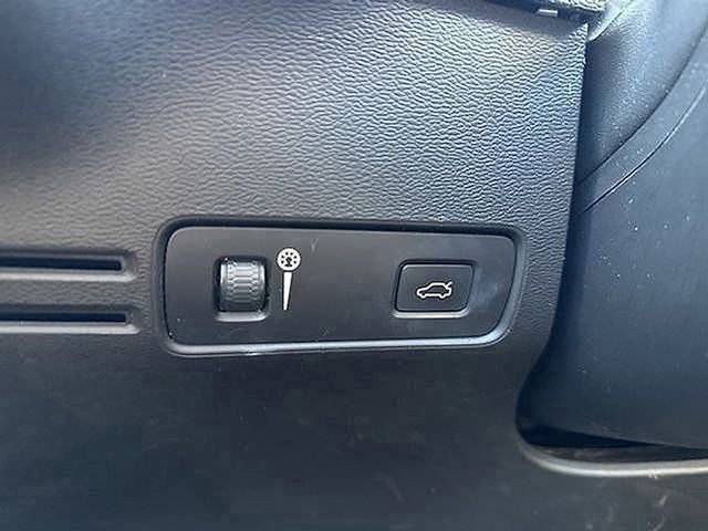 Used 2022 Volvo XC40 T5 R-Design w/ Advanced Package image 26