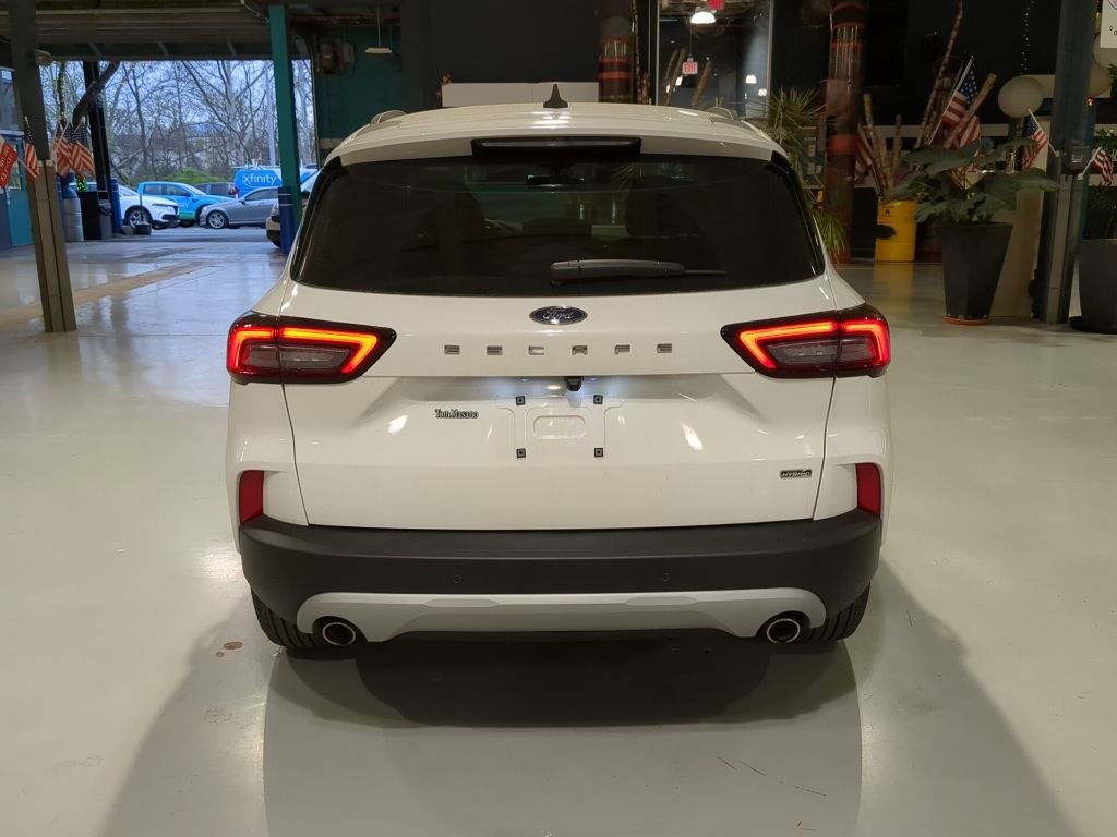 Certified 2025 Ford Escape SE image 6