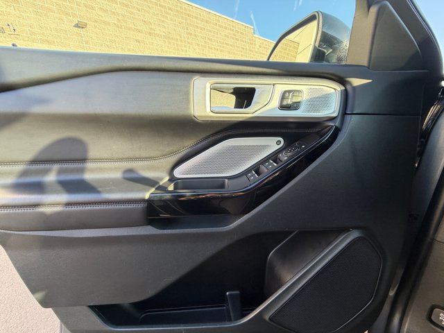 Certified 2023 Ford Explorer Platinum w/ Technology Package AWD/4WD image 13