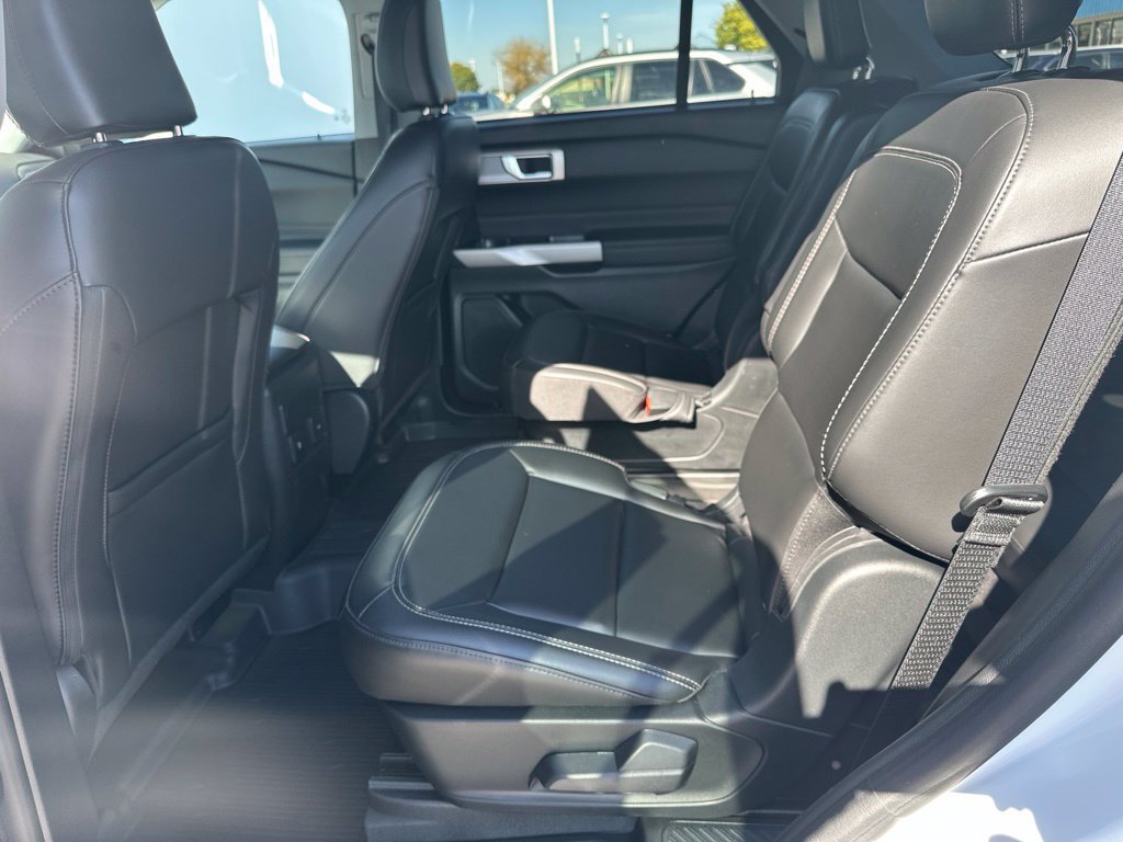 Certified 2024 Ford Explorer XLT w/ Equipment Group 202A AWD/4WD image 18
