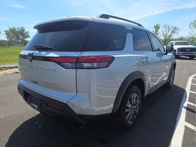 Used 2025 Nissan Pathfinder SV FWD image 8